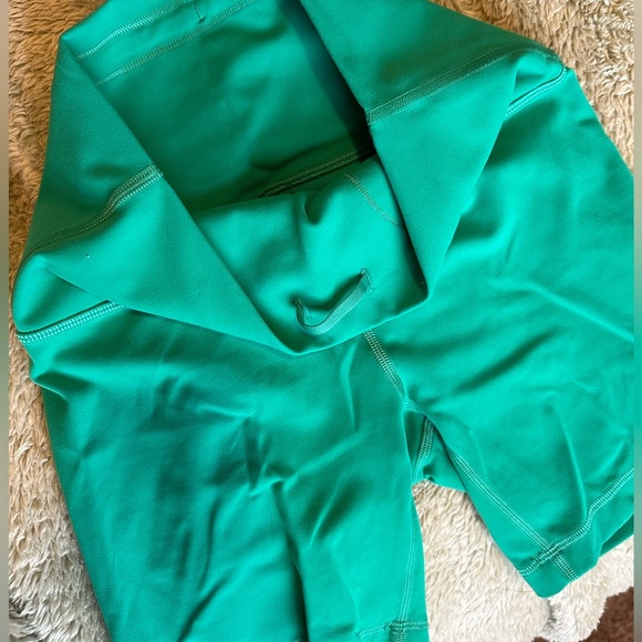 Lululemon Wunder Train High Rise 6” Shorts in Kelly Green - Picture 5 of 8